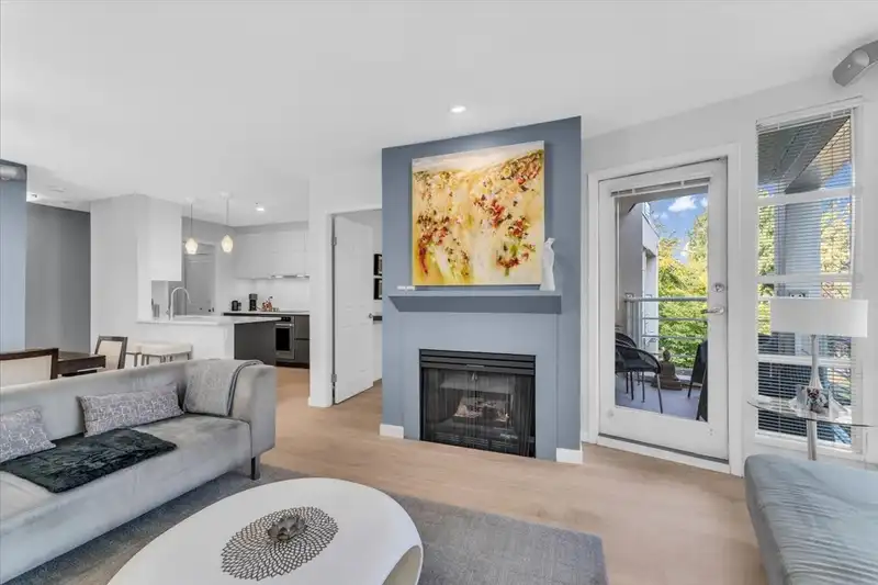 305 2575 W 4TH AVENUE - photo 2 of 29