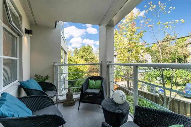 305 2575 W 4TH AVENUE - photo 3 of 29