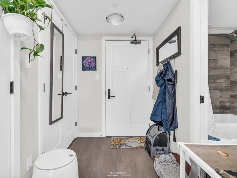 509 311 E 6TH AVENUE - photo 3 of 22