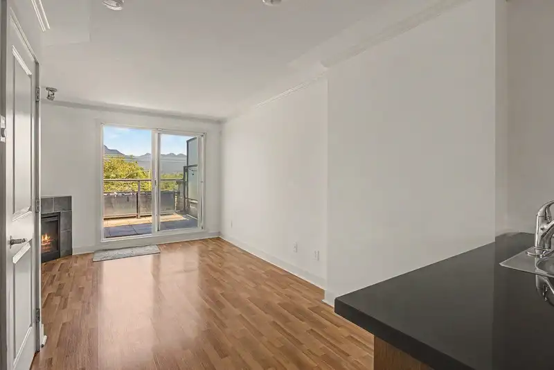 PH18 2265 E HASTINGS STREET - photo 2 of 32