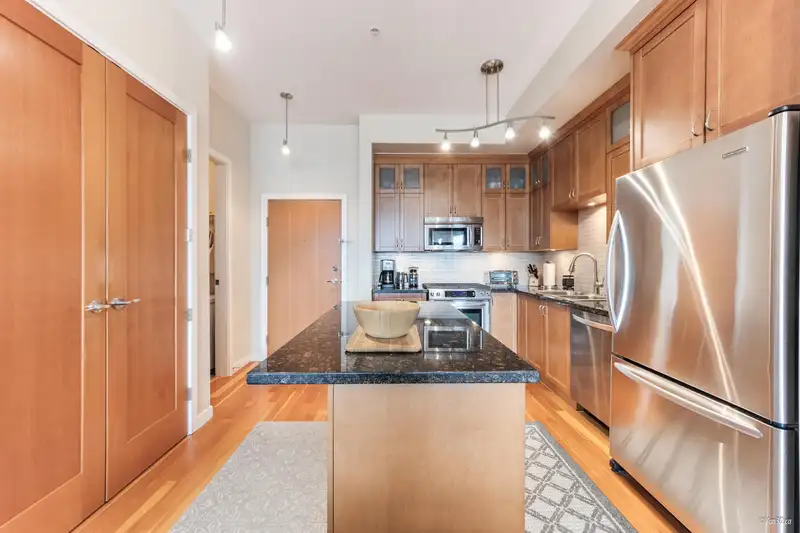 306 240 SALTER STREET - photo 2 of 27