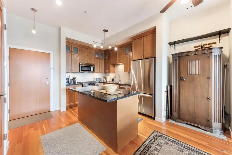 306 240 SALTER STREET - photo 3 of 27