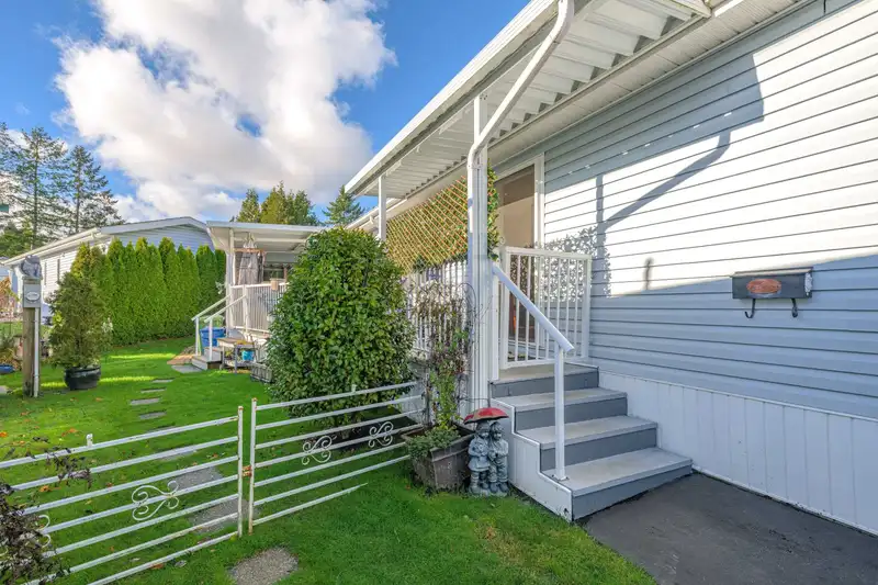 246 1840 160 STREET - photo 3 of 40