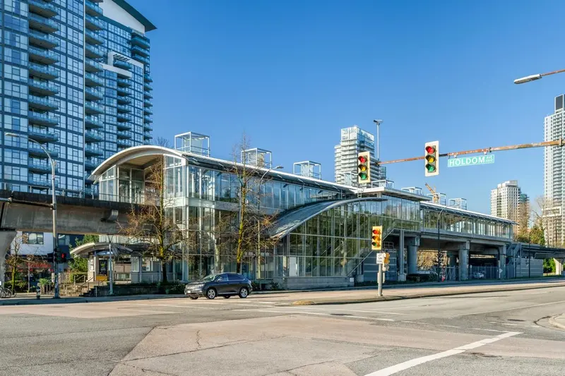 215 5460 BROADWAY - photo 2 of 23