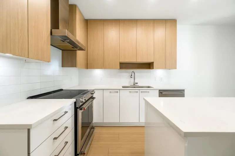 215 5460 BROADWAY - photo 3 of 23