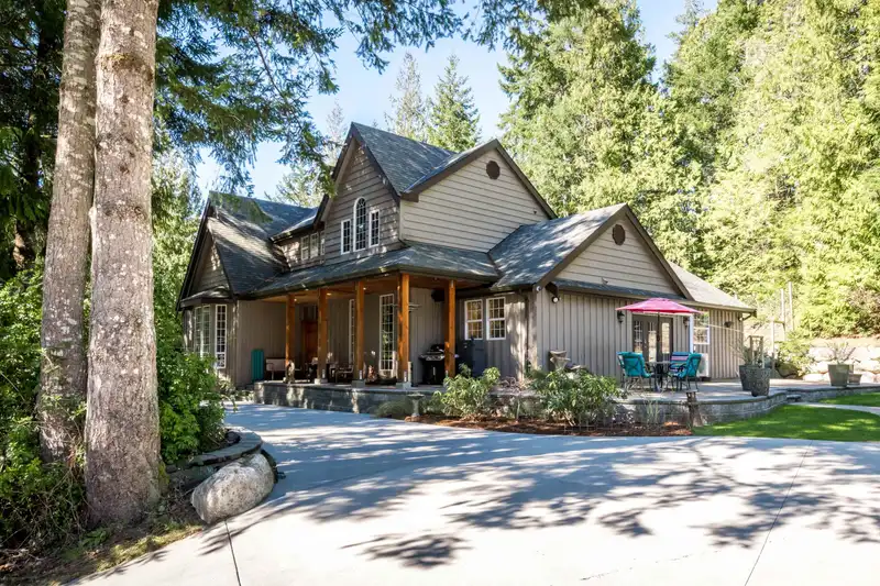 6979 SECHELT INLET ROAD - photo 2 of 40