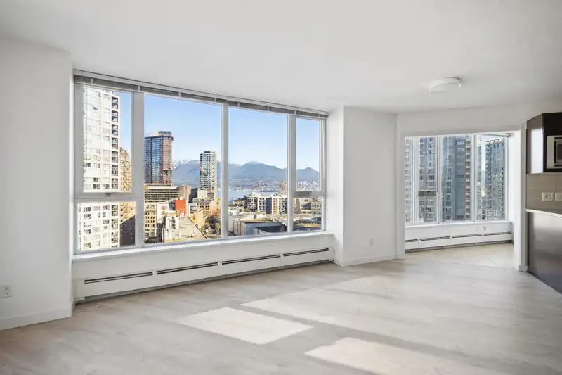 1901 689 ABBOTT STREET - photo 1 of 31