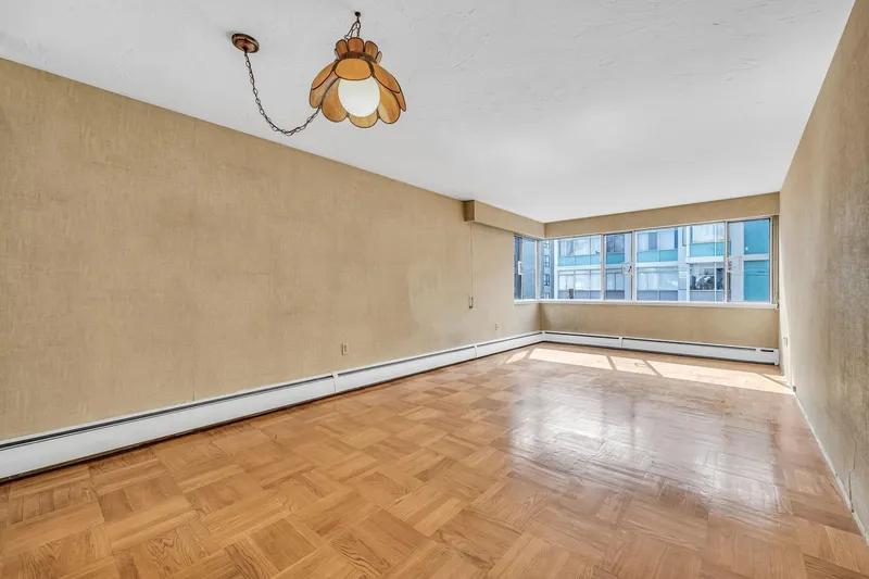 301 1050 CHILCO STREET - photo 4 of 25