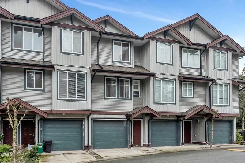 9 13528 96 AVENUE - photo 3 of 40
