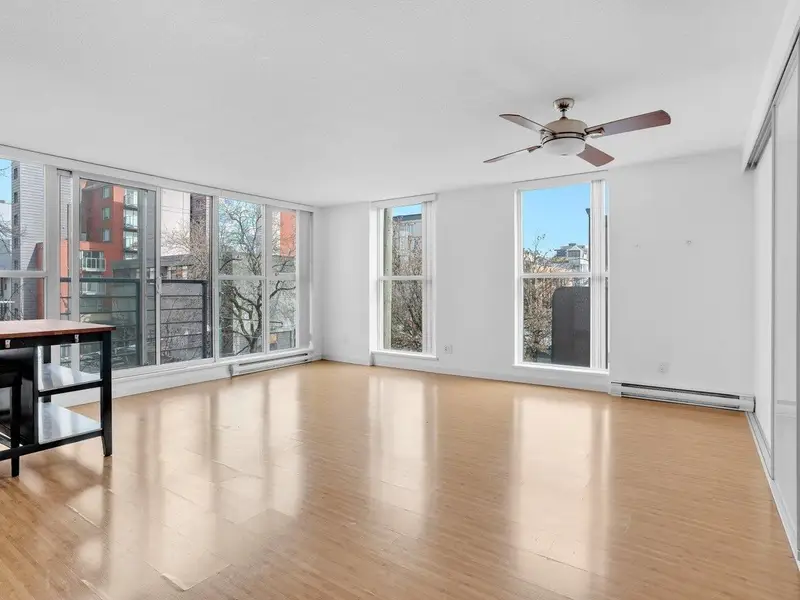 311 168 POWELL STREET - photo 4 of 21