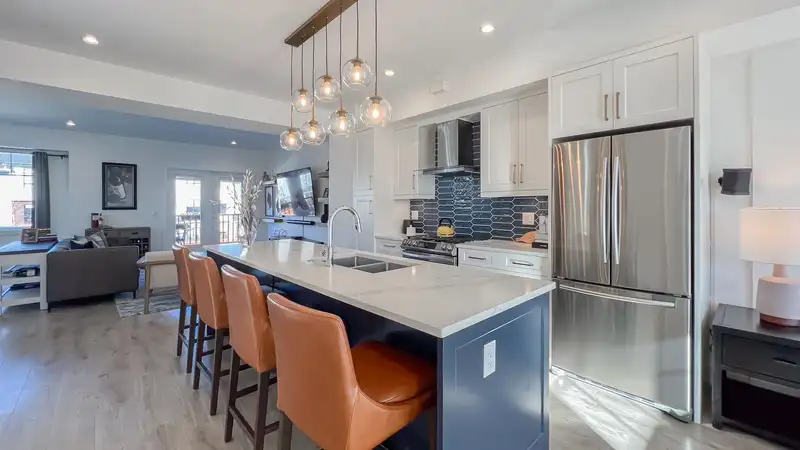 24 7167 116 STREET - photo 2 of 36