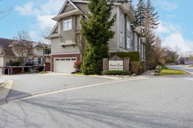 3 3380 FRANCIS CRESCENT - photo 2 of 34