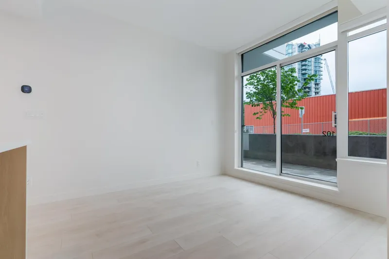 102 13318 104 AVENUE - photo 4 of 19