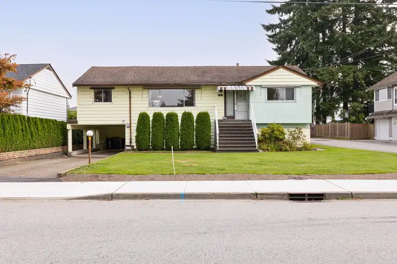 739 SCHOOLHOUSE STREET - photo 2 of 36