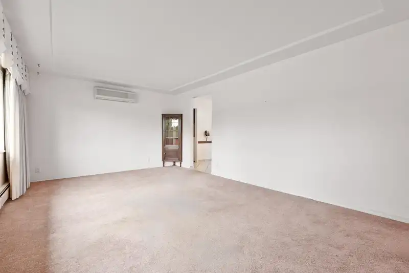 739 SCHOOLHOUSE STREET - photo 4 of 36