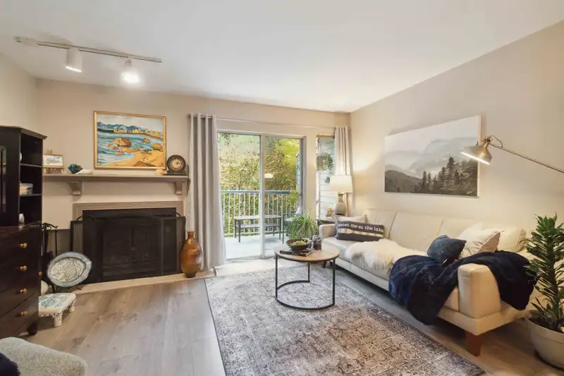 42 2978 WALTON AVENUE - photo 1 of 22