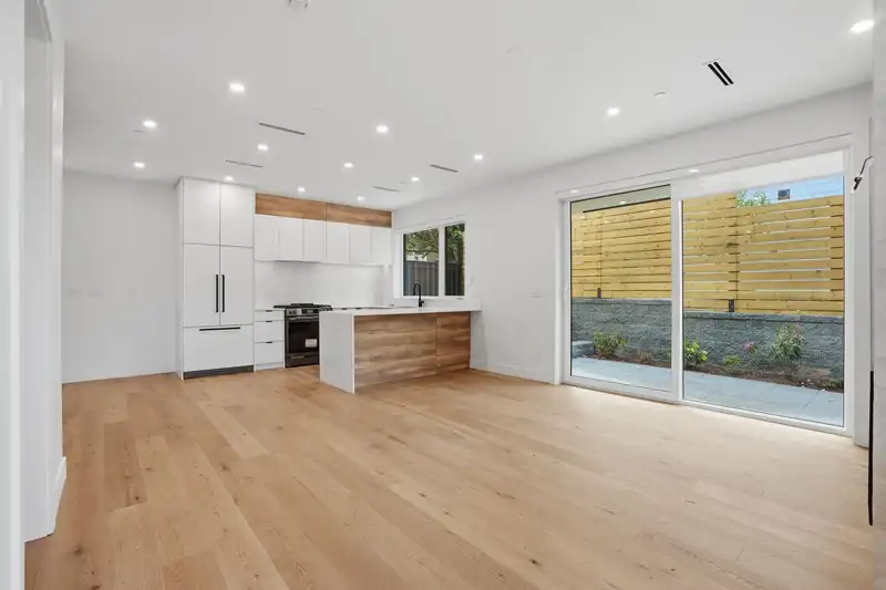 2 2438 E 20TH AVENUE - photo 4 of 40