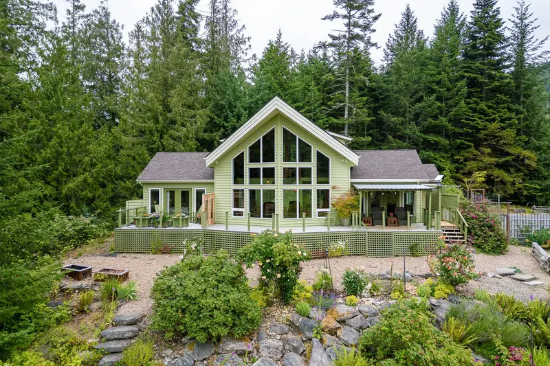 423 FELIX JACK ROAD - photo 1 of 25