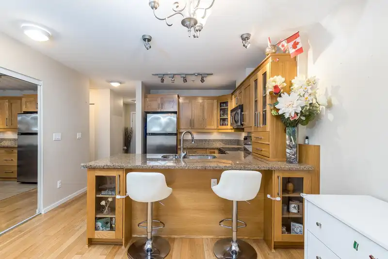 103 15777 MARINE DRIVE - photo 4 of 32
