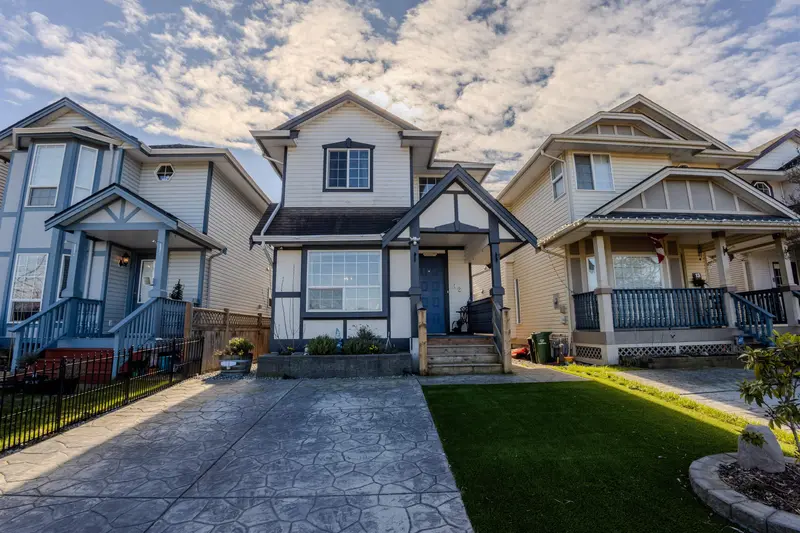 12 45306 BALMORAL AVENUE - photo 1 of 25