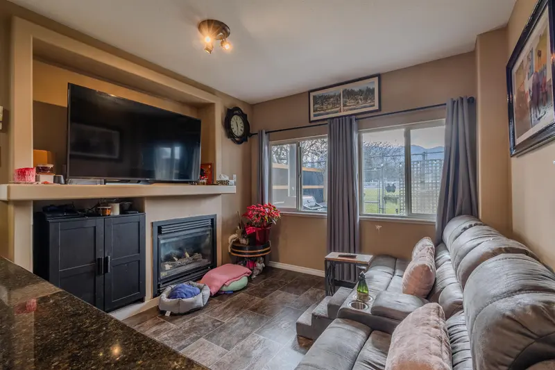 12 45306 BALMORAL AVENUE - photo 3 of 25