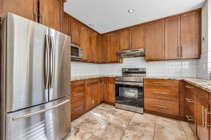 103 245 W 15TH STREET - photo 2 of 25