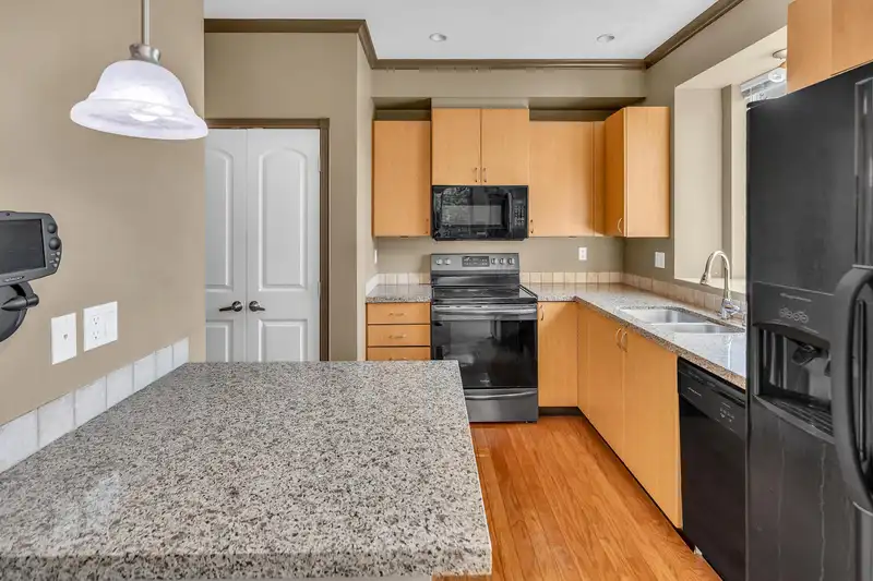 312 33485 SOUTH FRASER WAY - photo 4 of 26