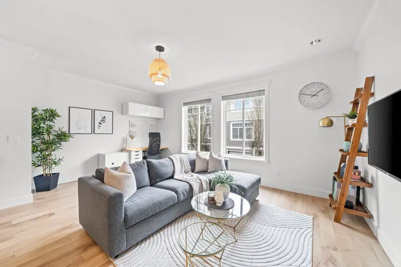 12 15399 GUILDFORD DRIVE - photo 1 of 25