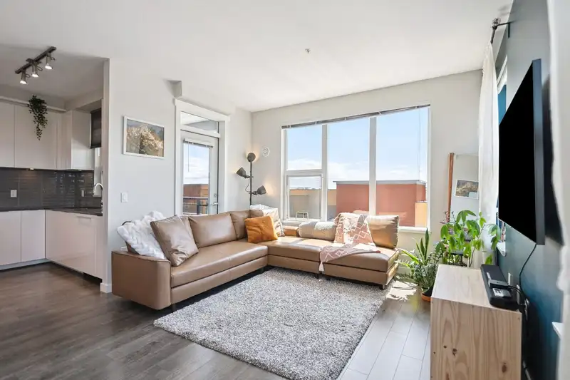523 9311 ALEXANDRA ROAD - photo 4 of 38