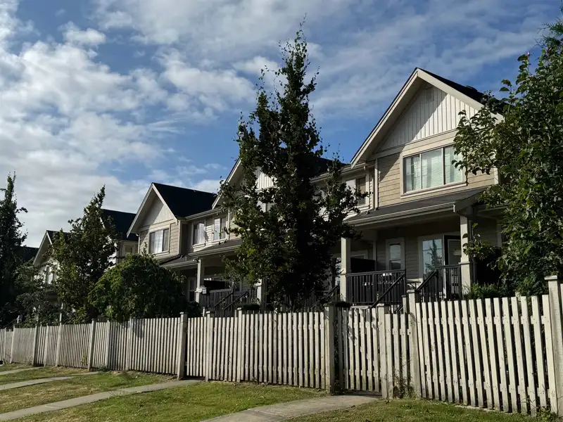 48 19097 64 AVENUE - photo 3 of 14