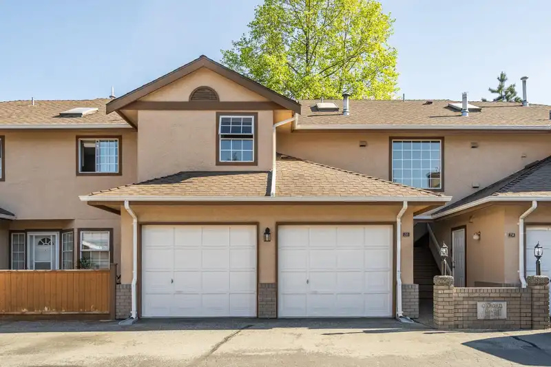 235 14861 98 AVENUE - photo 1 of 38