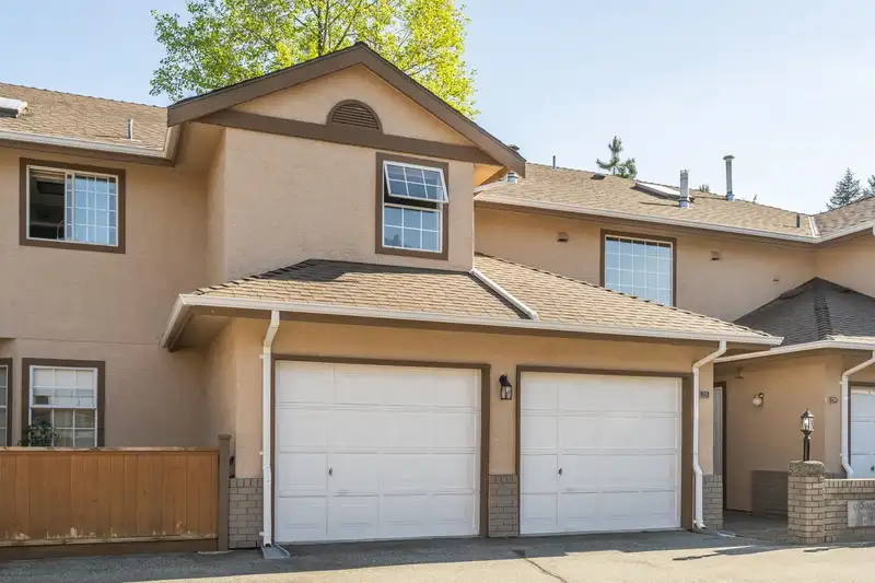 235 14861 98 AVENUE - photo 2 of 38