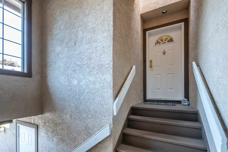 235 14861 98 AVENUE - photo 4 of 38