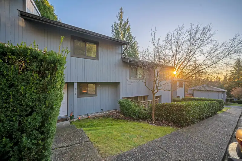 928 BLACKSTOCK ROAD - photo 3 of 36