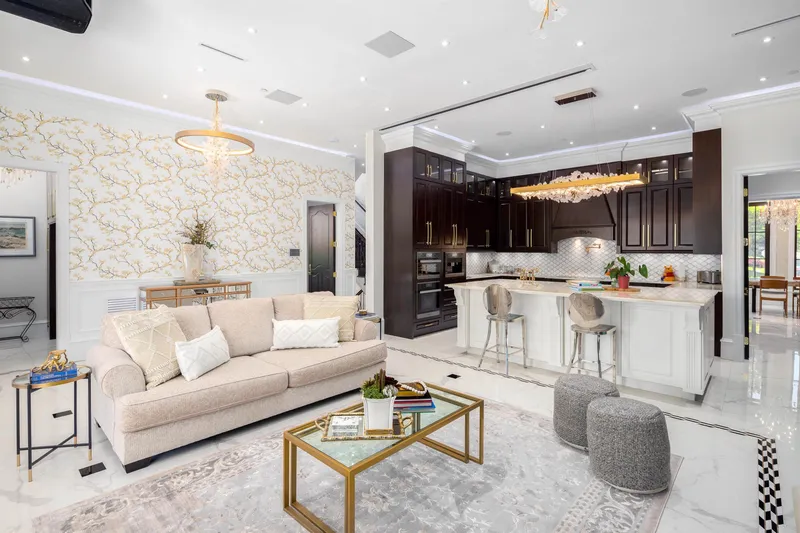 8483 WILTSHIRE STREET - photo 4 of 25