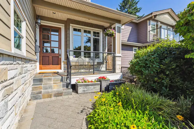 3512 CALDER AVENUE - photo 2 of 40