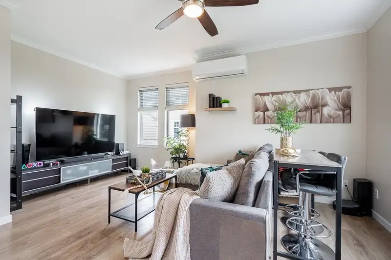13 1111 EWEN AVENUE - photo 3 of 29