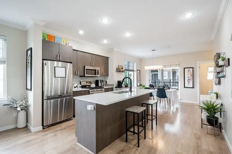 13 1111 EWEN AVENUE - photo 4 of 29