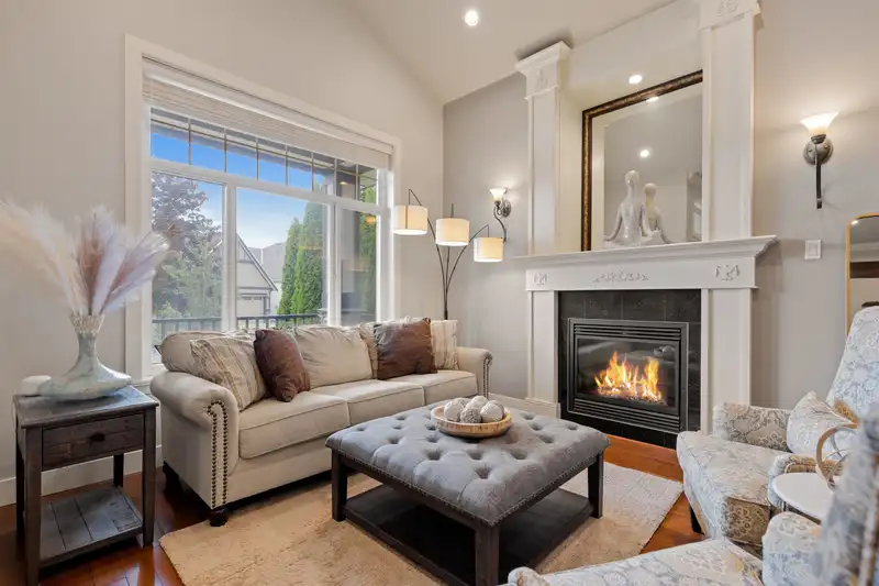 21201 83B AVENUE - photo 4 of 36