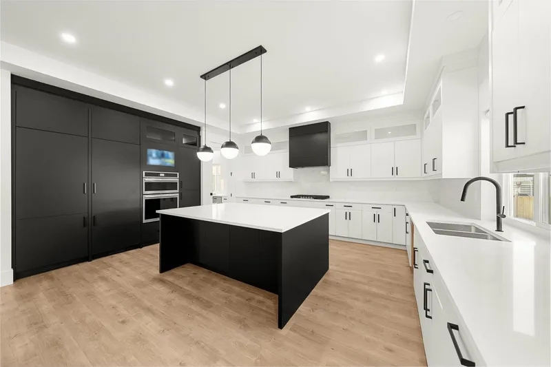 6821 205 STREET - photo 4 of 25