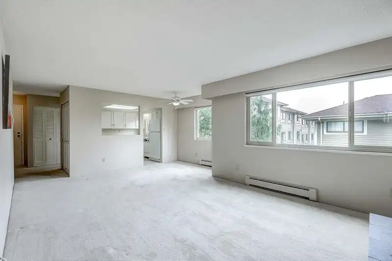 207 1368 FOSTER STREET - photo 4 of 28