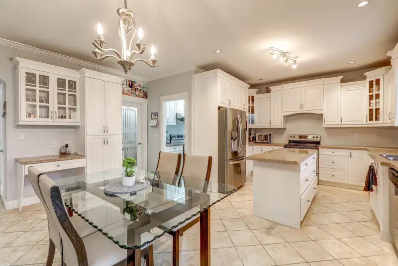 16226 96B AVENUE - photo 3 of 40