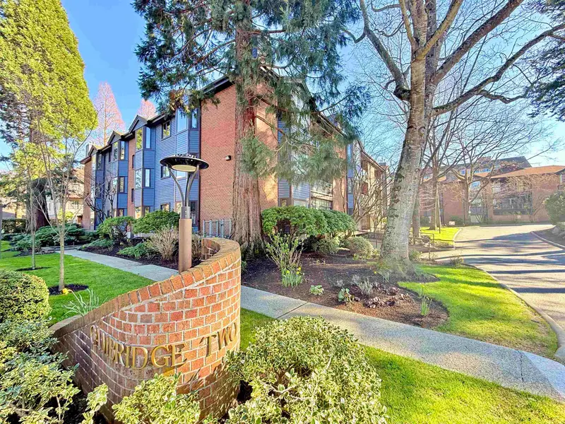 301 15300 17 AVENUE - photo 1 of 25