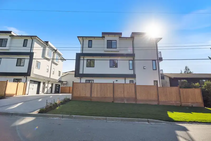 3 4170 HURST STREET - photo 4 of 40