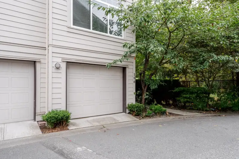 106 15399 GUILDFORD DRIVE - photo 3 of 39