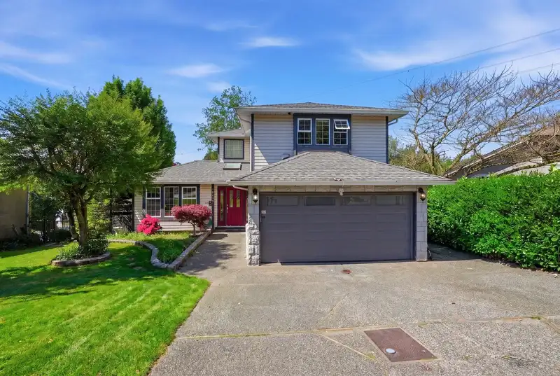 10849 MAGNOLIA COURT - photo 1 of 40