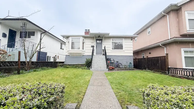 1939 E 39TH AVENUE - photo 3 of 25