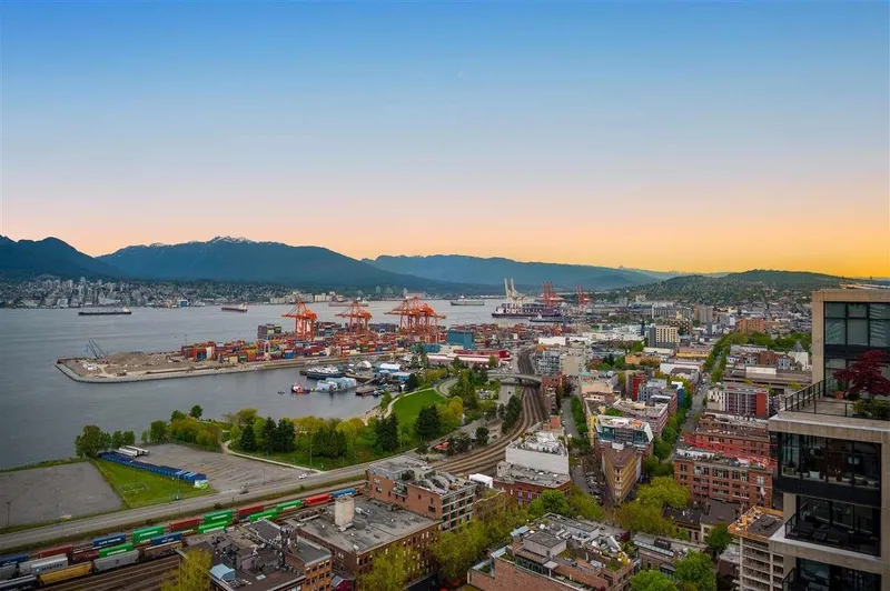 3304 128 W CORDOVA STREET - photo 2 of 10