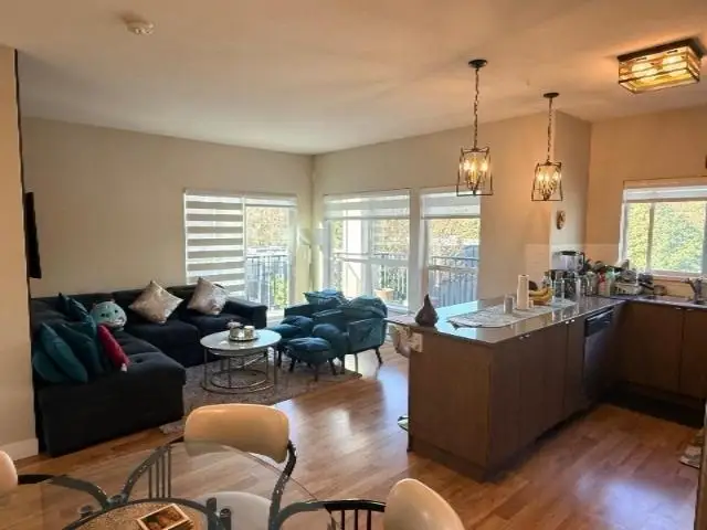 419 9655 KING GEORGE BOULEVARD - photo 3 of 8