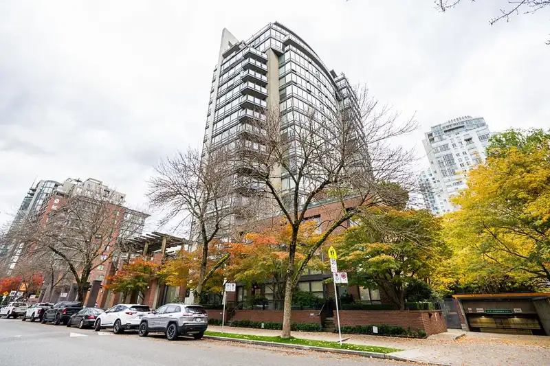 6D 139 DRAKE STREET - photo 1 of 36